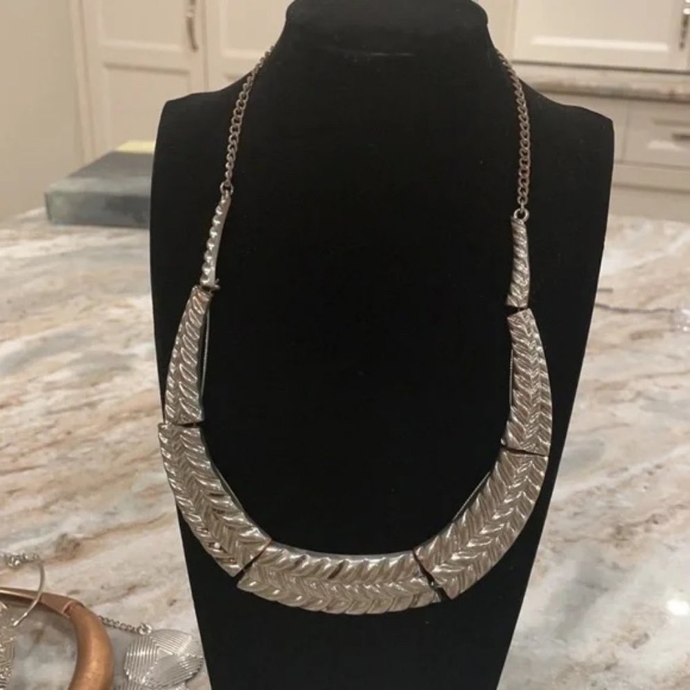 Statement collar - Picture 2 of 3